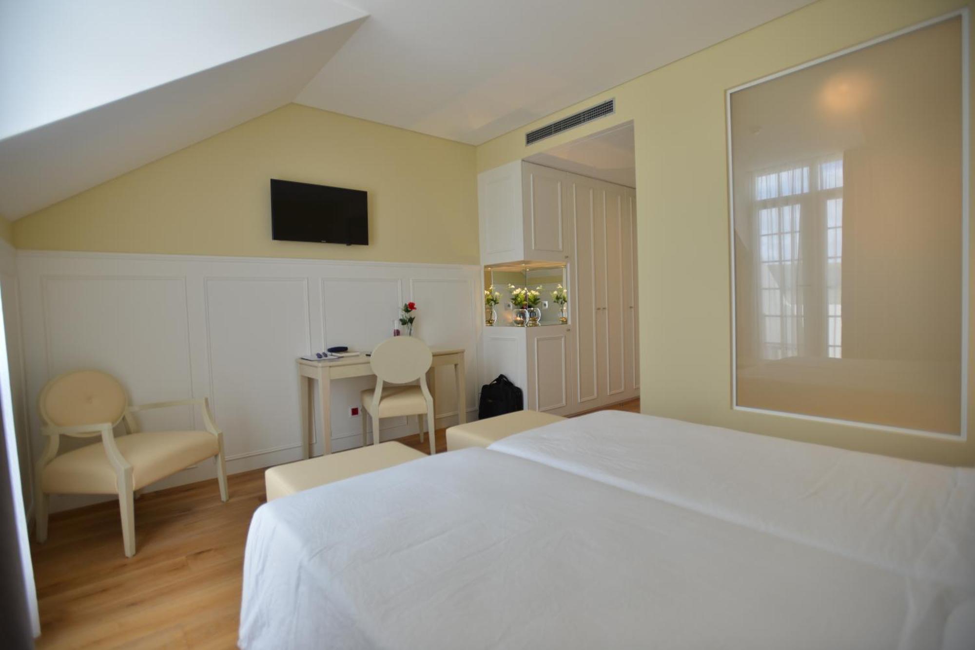 Charming Blue Hotel Vila do Porto Room photo